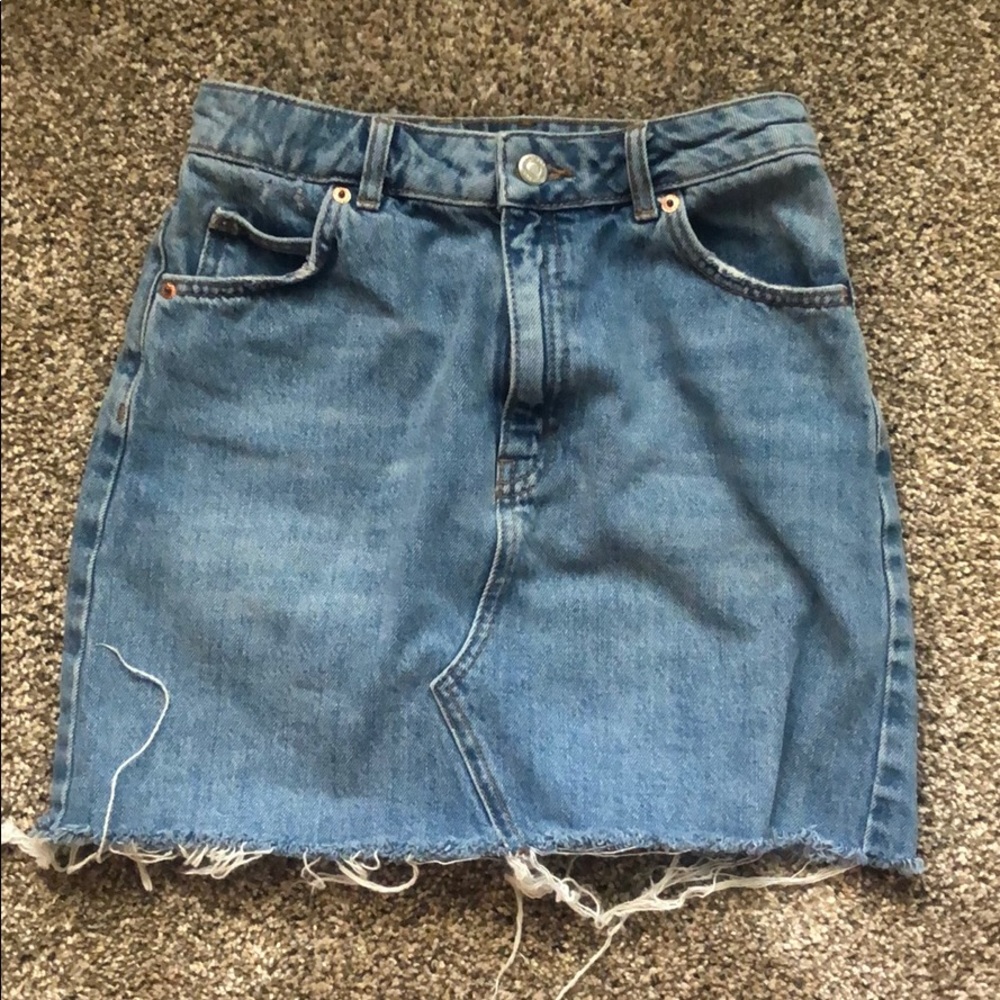 Top shop jean skirt, never worn, so cute